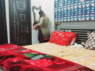 Pakistani wifey gets cuckolded in HD