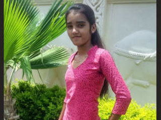 Indian teenage girl gives deep throat to