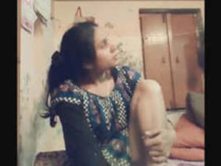 Uber-cute Indian gal flaunts her huge