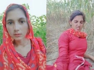 Pakistani girl likes outdoor sex with