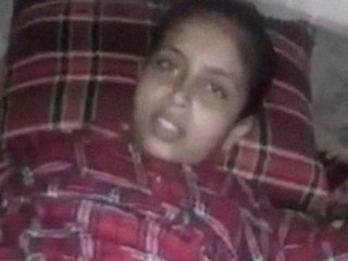 Cock-squeezing Indian pussy gets screwed