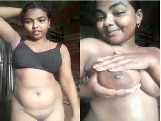 Indian school nymph indulges in solo