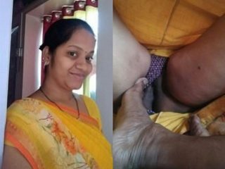 A sexy Indian wife loves sole fetish