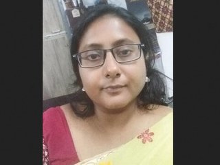 Sensuous teacher displays her meaty
