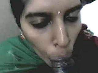 Indian aunt performs oral sex in