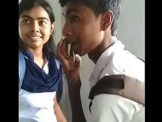 Desi school paramour indulges in spunky