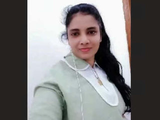 Steaming Lankan ultra-cutie performs in