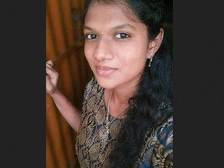 Tamil  shows her harmless side in a sexy