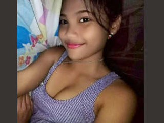 Indian gal with ample boobies enjoys