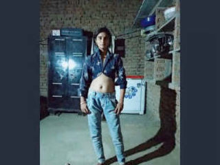 Desi female from a village sends MMS vid