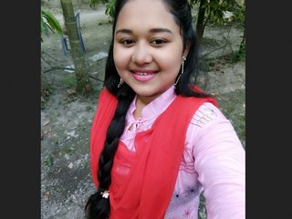 Voluptuous Indian cutie likes  moments