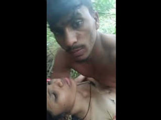Desi couple enjoys outdoor hump in the