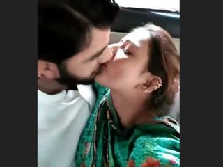 A ultra-kinky Pakistani duo indulges in