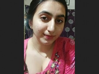 Stunning Pakistani women in a complete