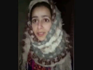 Pakistani girl gives a suck off and