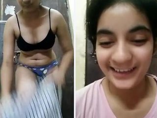 Killer Indian chick wanks and shrieks in