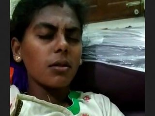 Bhabi's aunty gets fingered and slurped