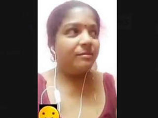 Indian housewife unsheathes her udders