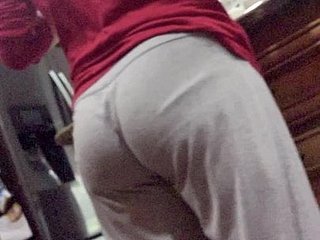 See my mom's bum wiggle in sweatpants