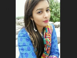 Super-steamy Bengali female shows off