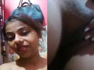 Slutty stunner flaunts her tits and fur