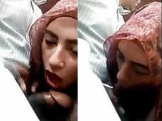 Arab dame gives oral elation in car with