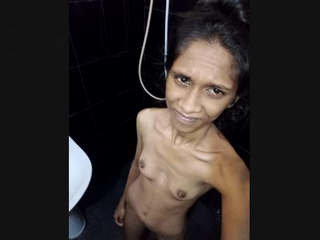 Lankan girl with diminutive boobies