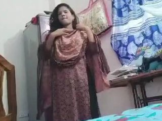 A uber-cute Indian chick unsheathes her