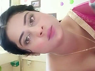 Punjabi ultra-cutie flaunts her