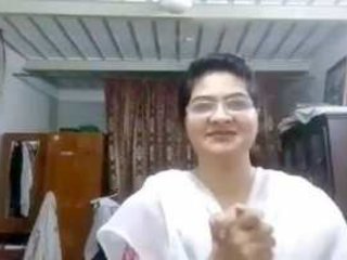 A Pakistani housewife's intimate cam