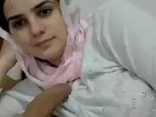 Spunky sweetheart performs oral orgy on