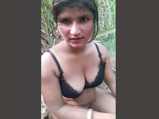 Enthralling Pakistani hooker in a