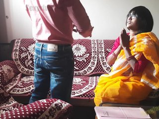 Desi housewife has a super-steamy affair