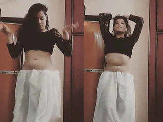 Provocative Indian sweetie performs