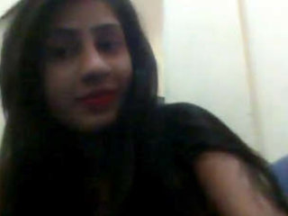 Seductive Pakistani girl reveals her