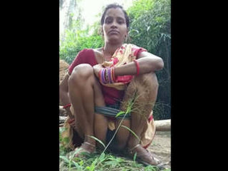 Indian wifey films herself urinating in