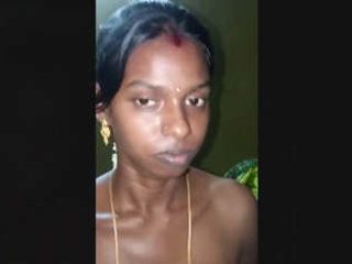 Desi maid's naked body caught before