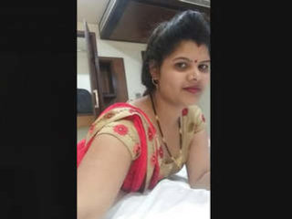 Desi aunty unsheathes her naked shape