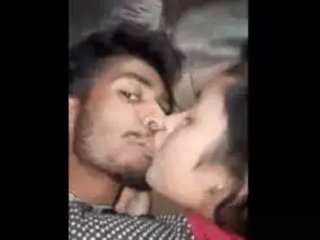 Indian college students' lip idolize in