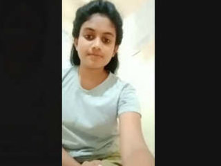 Sri Lankan lady with a nice face