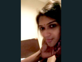 Indian hooker pleases her client with