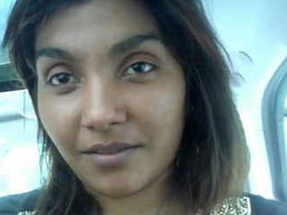 A Desi girlfriend gives blow-job and