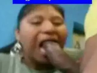 Amateur Indian girl Renu performs oral